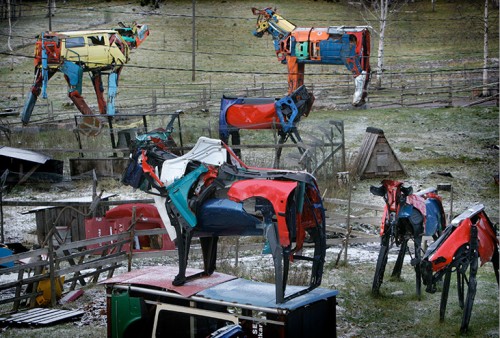 Récupération, carcasses de voitures, vaches, races bovines anciennes, sculpture, sculpture métal, photos Juha Metso